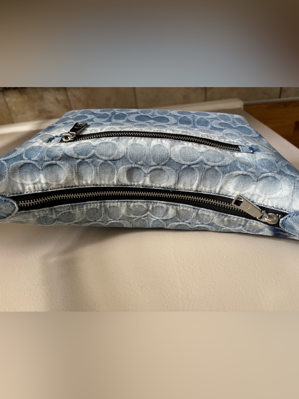Coach Finn Crossbody in Loved Signature Denim Like New - Picture 5 of 15
